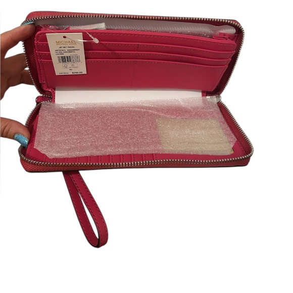 Micheal Kors Dragonfruit Pebbled Leather Wristlet - Picture 3 of 3